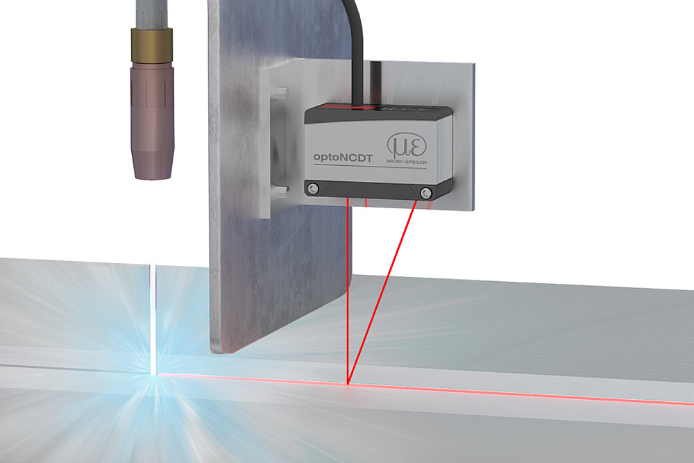 Lasersensor optoNCDT 1900 bei Kontrolle von Schweißnaht