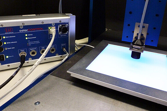 color-measurement-led-panels.jpg 